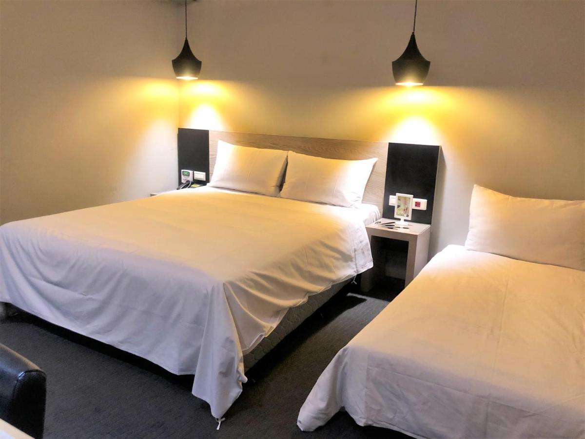 Kiwi Express Hotel - Jiuru Rd Kaohsiung Bagian luar foto