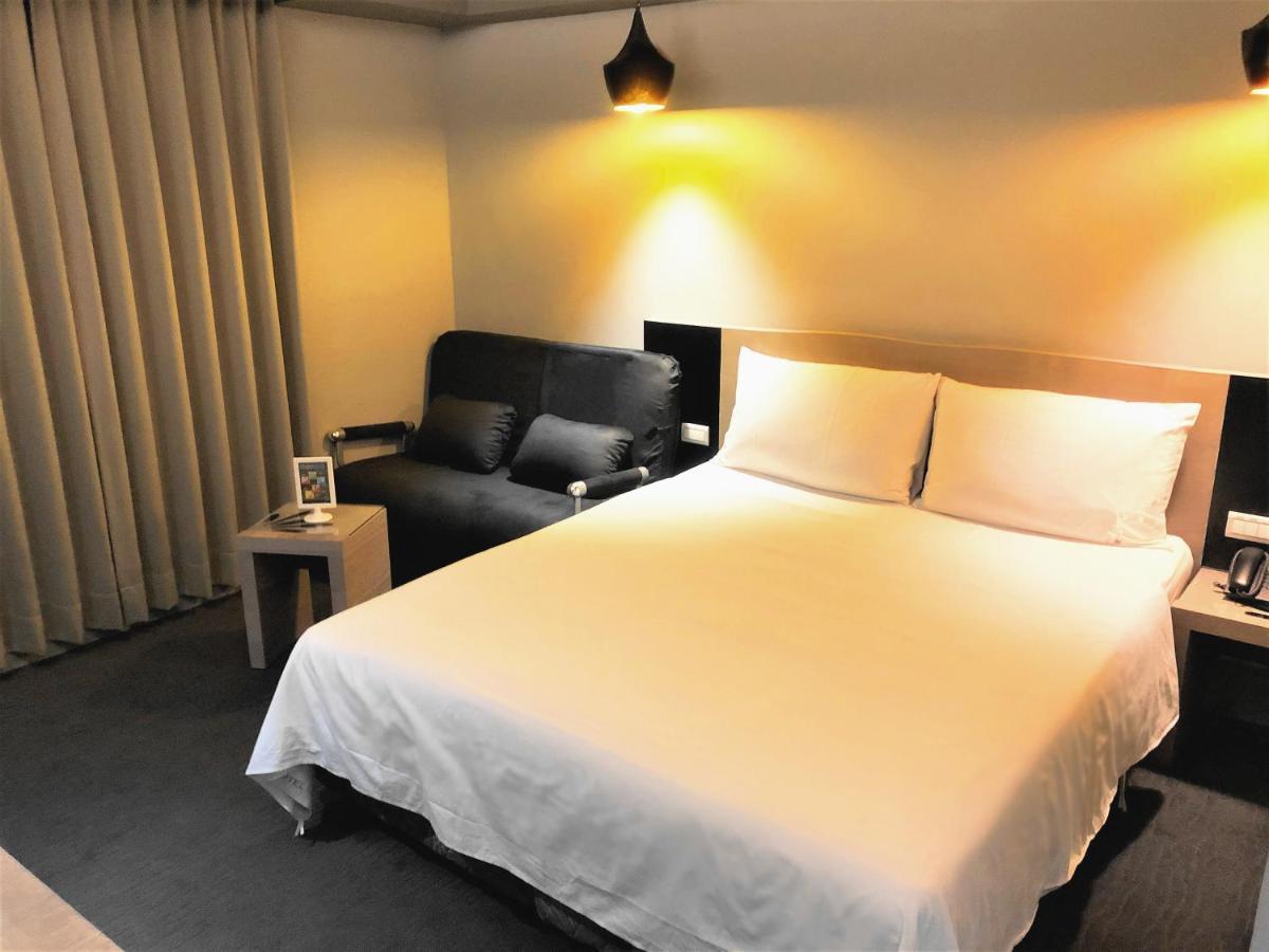 Kiwi Express Hotel - Jiuru Rd Kaohsiung Bagian luar foto