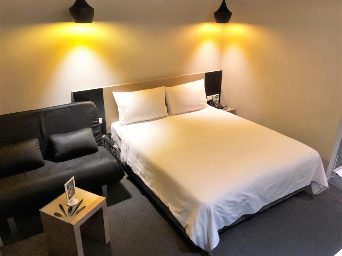 Kiwi Express Hotel - Jiuru Rd Kaohsiung Bagian luar foto