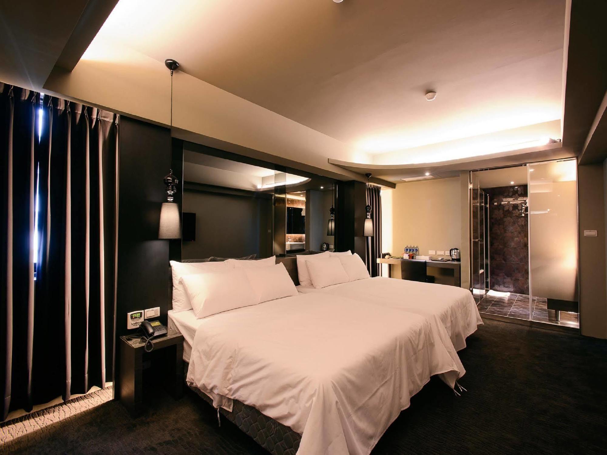 Kiwi Express Hotel - Jiuru Rd Kaohsiung Bagian luar foto