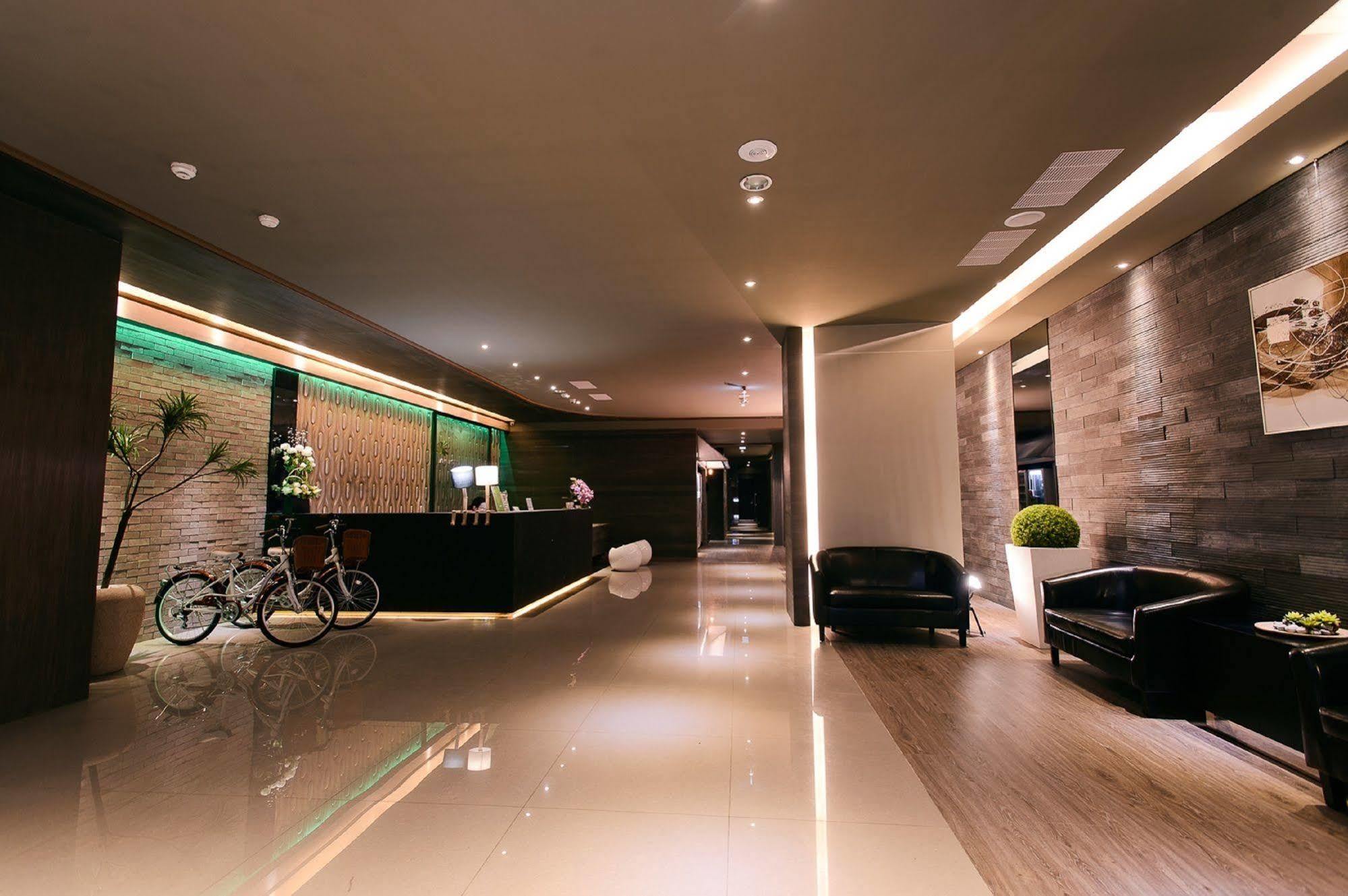 Kiwi Express Hotel - Jiuru Rd Kaohsiung Bagian luar foto