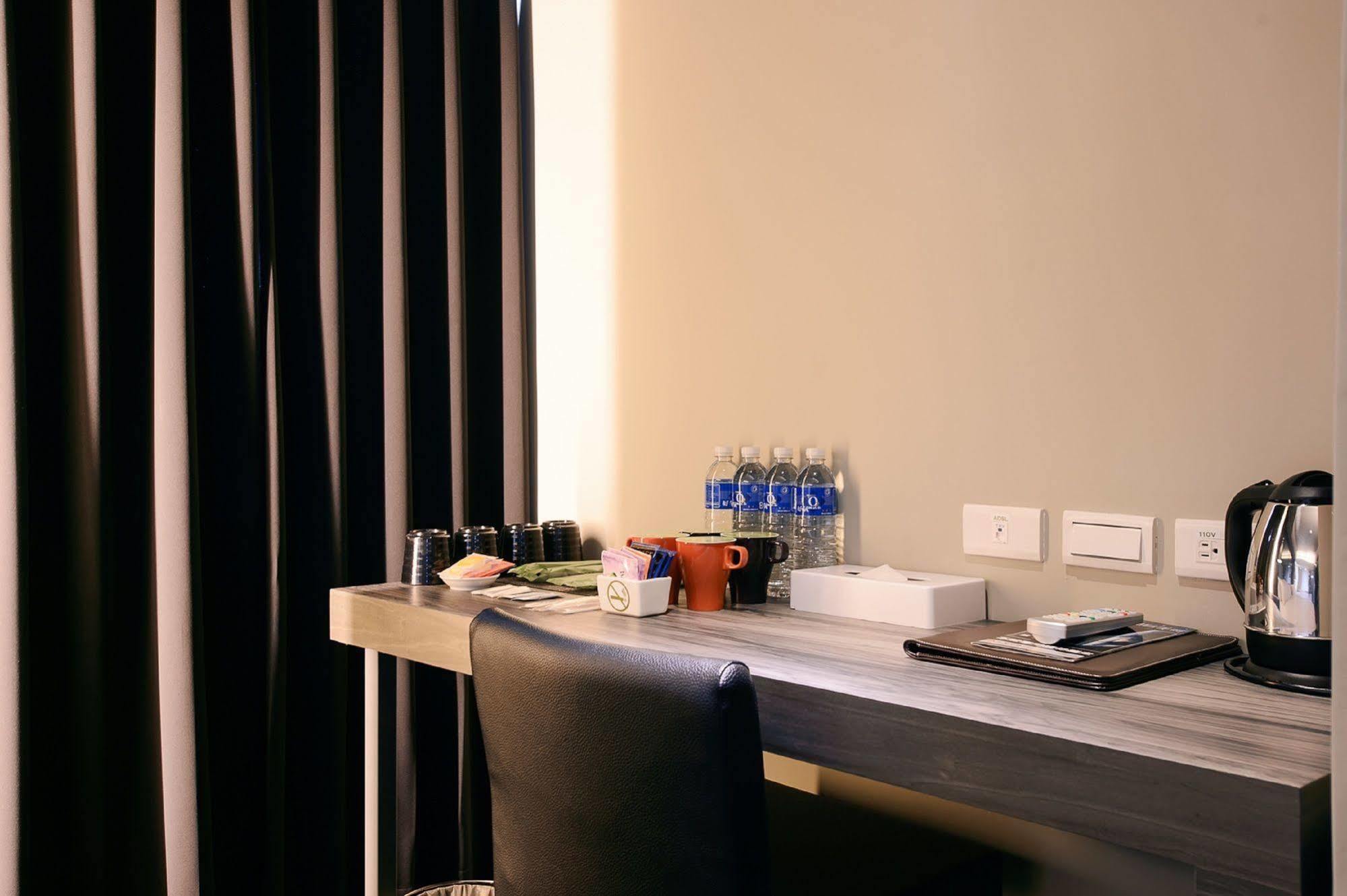 Kiwi Express Hotel - Jiuru Rd Kaohsiung Bagian luar foto