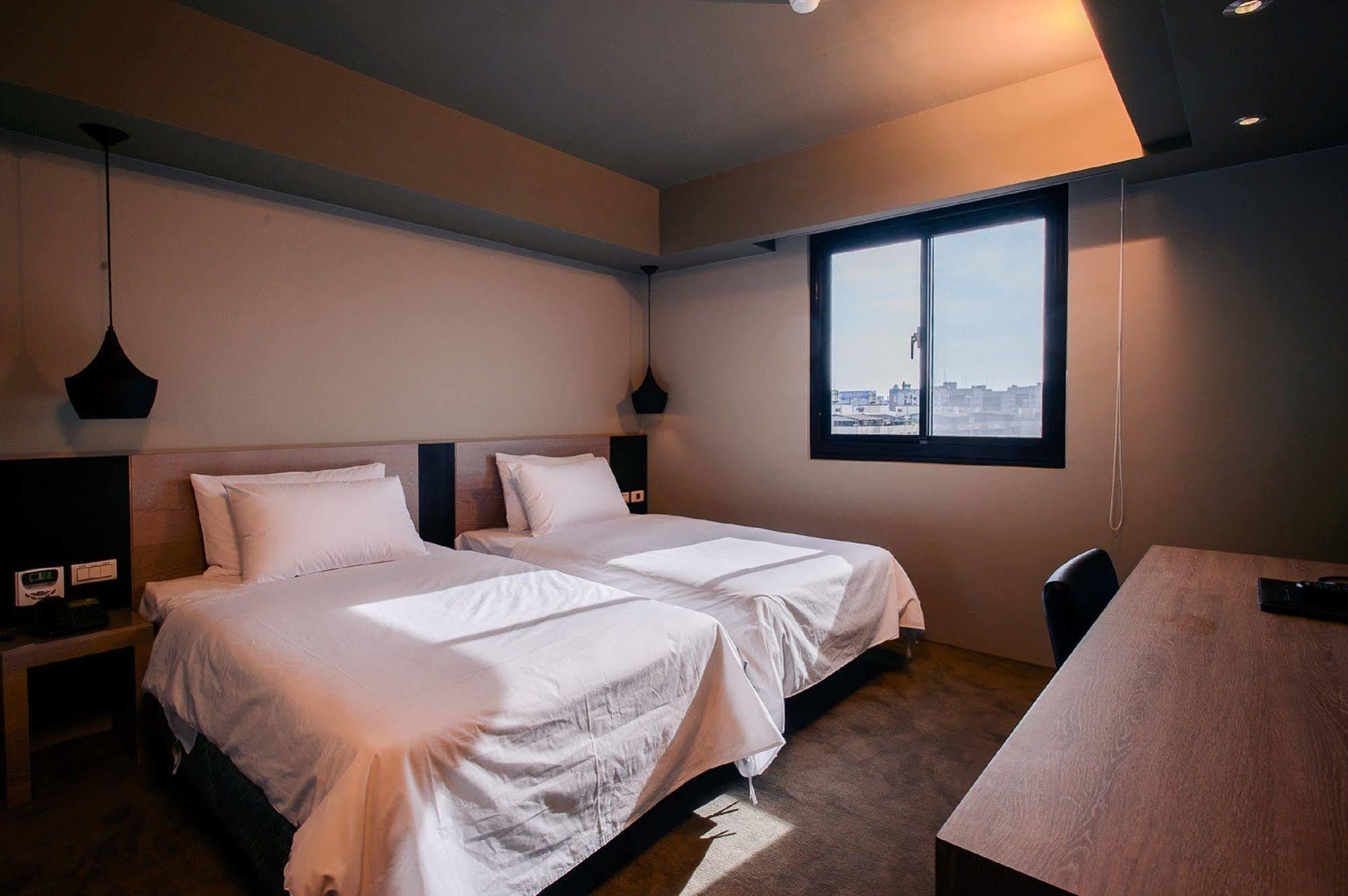 Kiwi Express Hotel - Jiuru Rd Kaohsiung Bagian luar foto