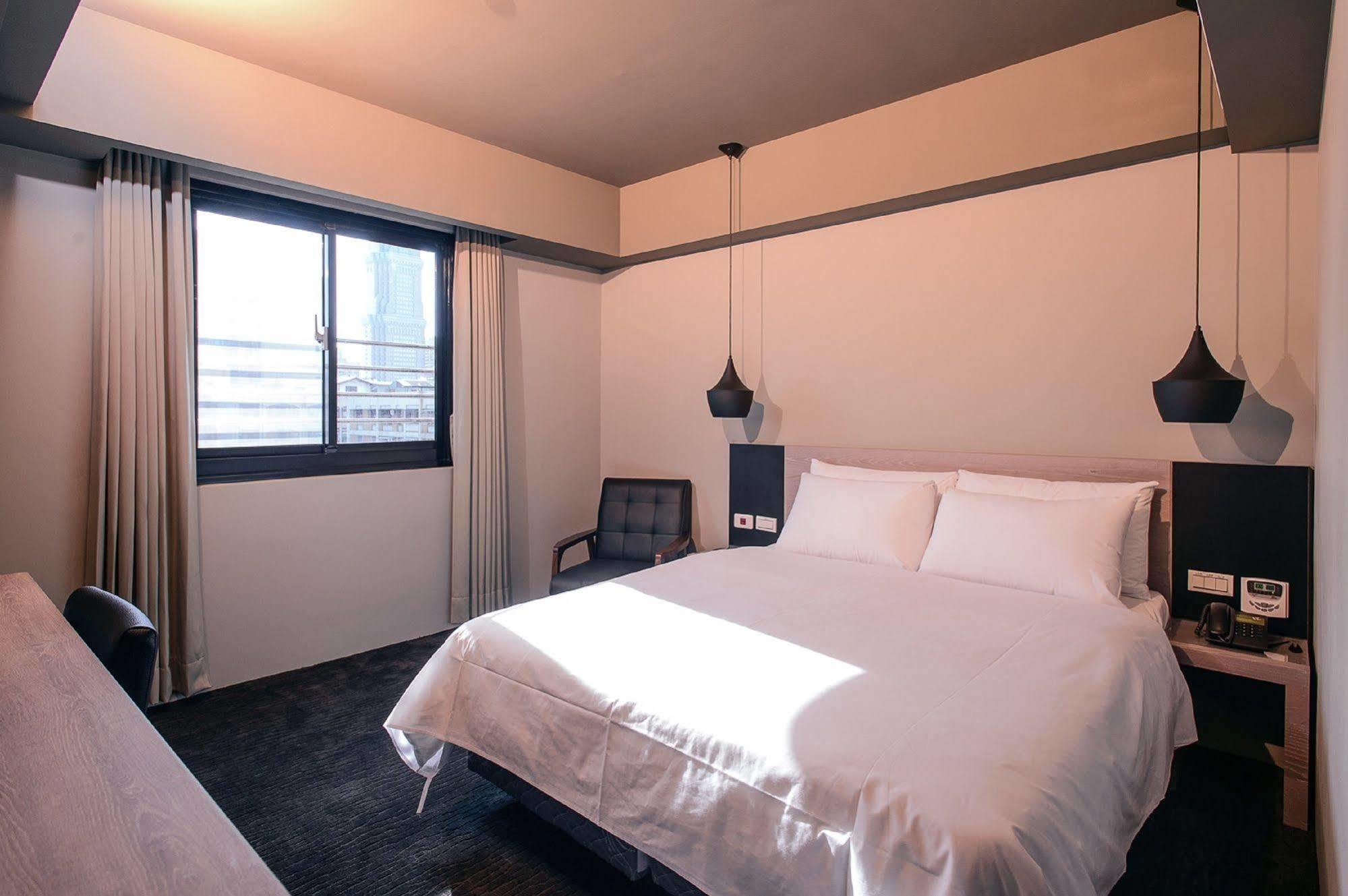 Kiwi Express Hotel - Jiuru Rd Kaohsiung Bagian luar foto