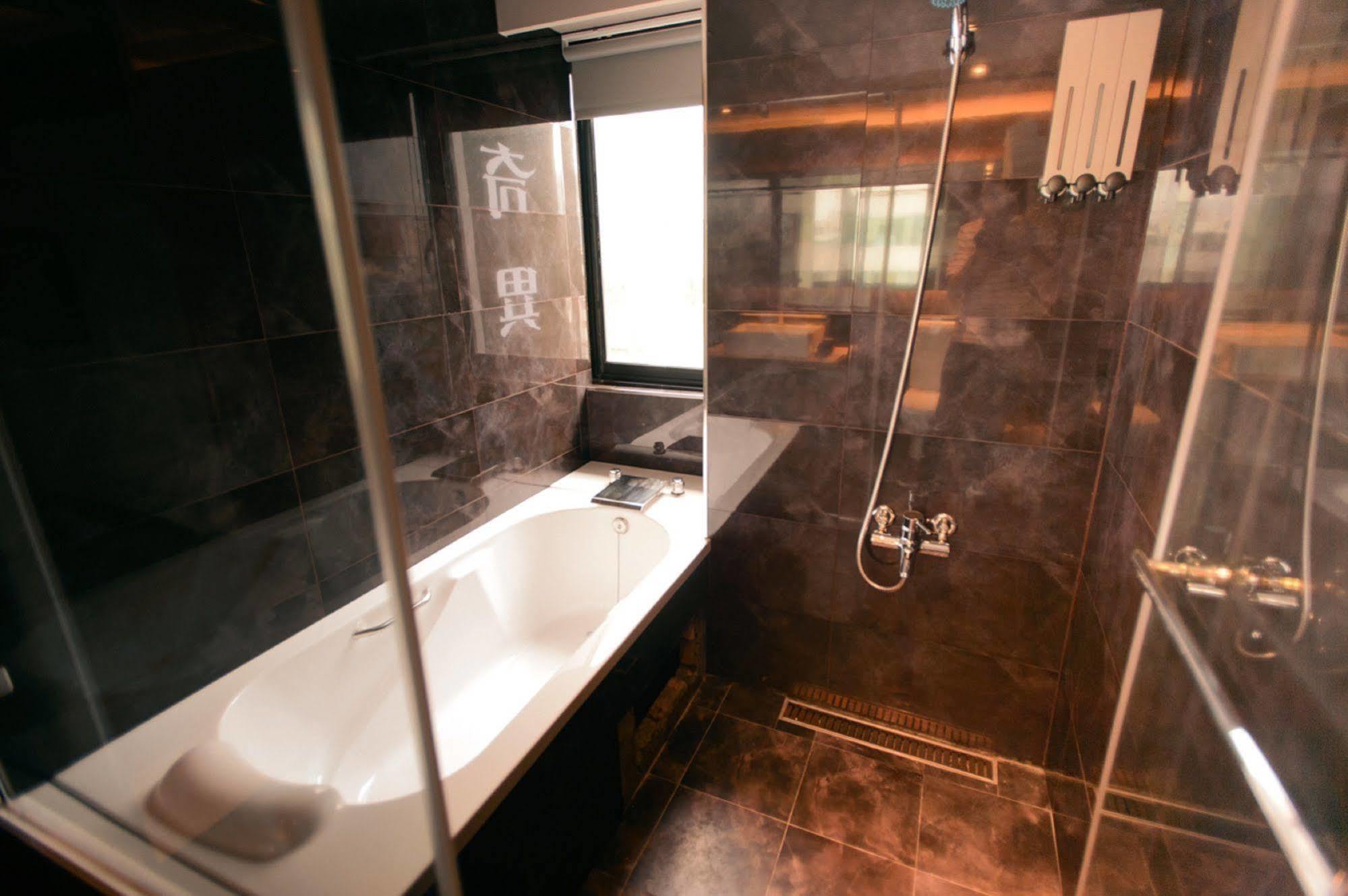 Kiwi Express Hotel - Jiuru Rd Kaohsiung Bagian luar foto