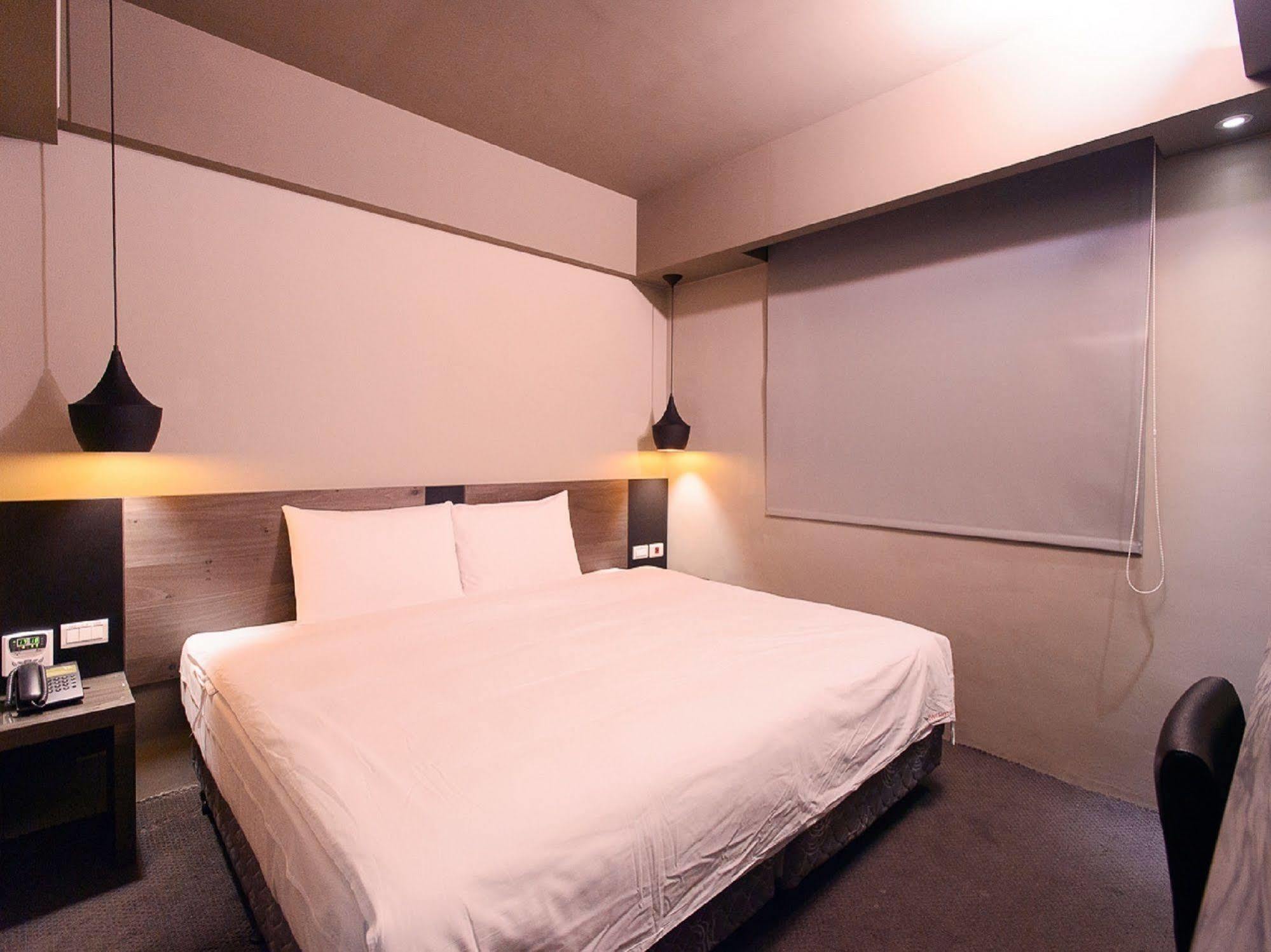 Kiwi Express Hotel - Jiuru Rd Kaohsiung Bagian luar foto