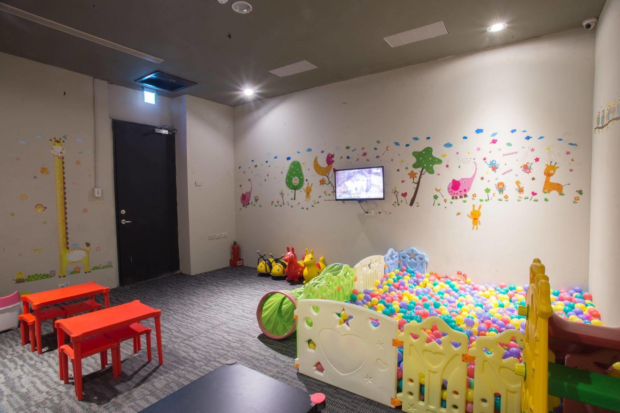 Kiwi Express Hotel - Jiuru Rd Kaohsiung Bagian luar foto