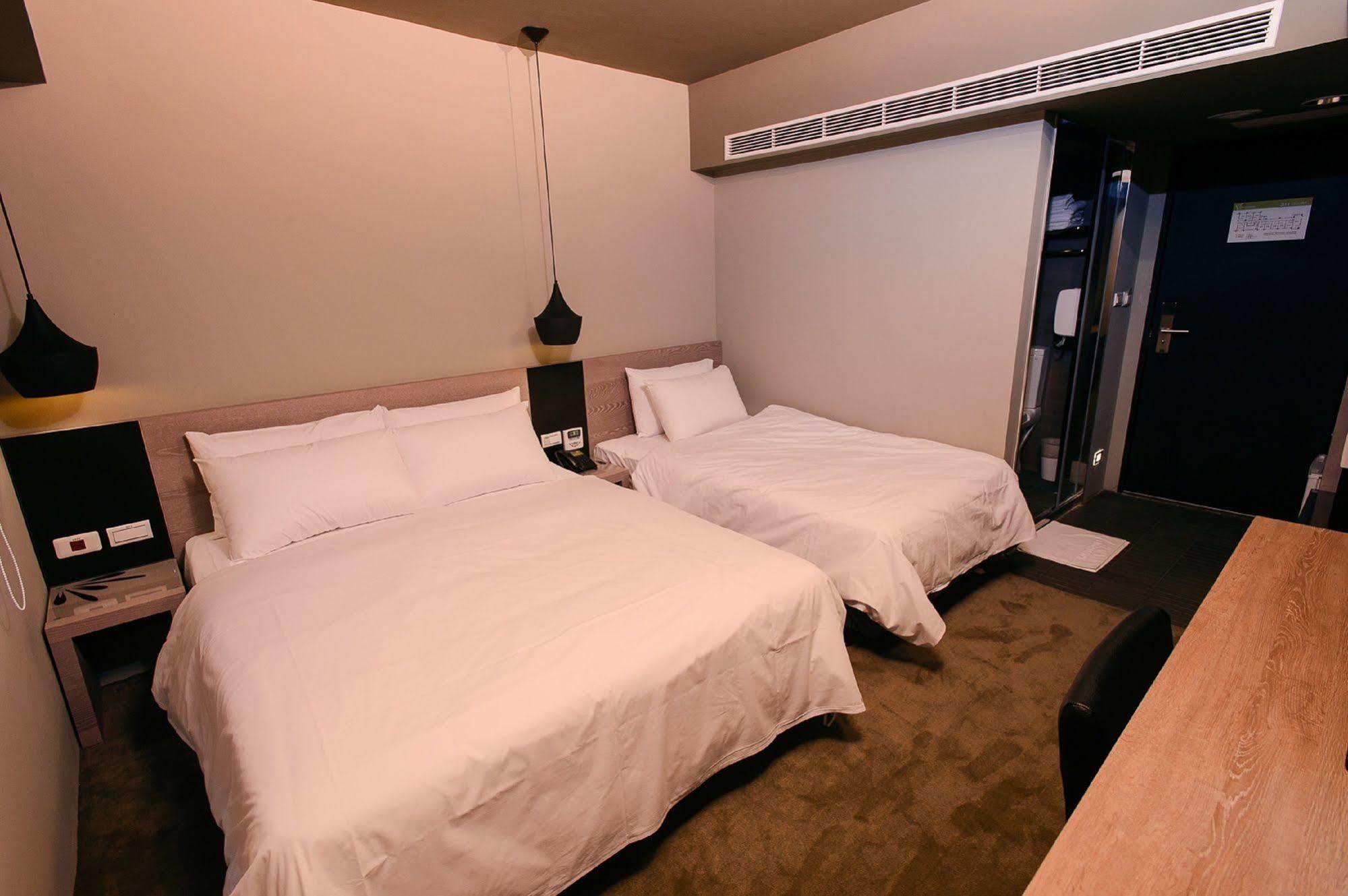 Kiwi Express Hotel - Jiuru Rd Kaohsiung Bagian luar foto