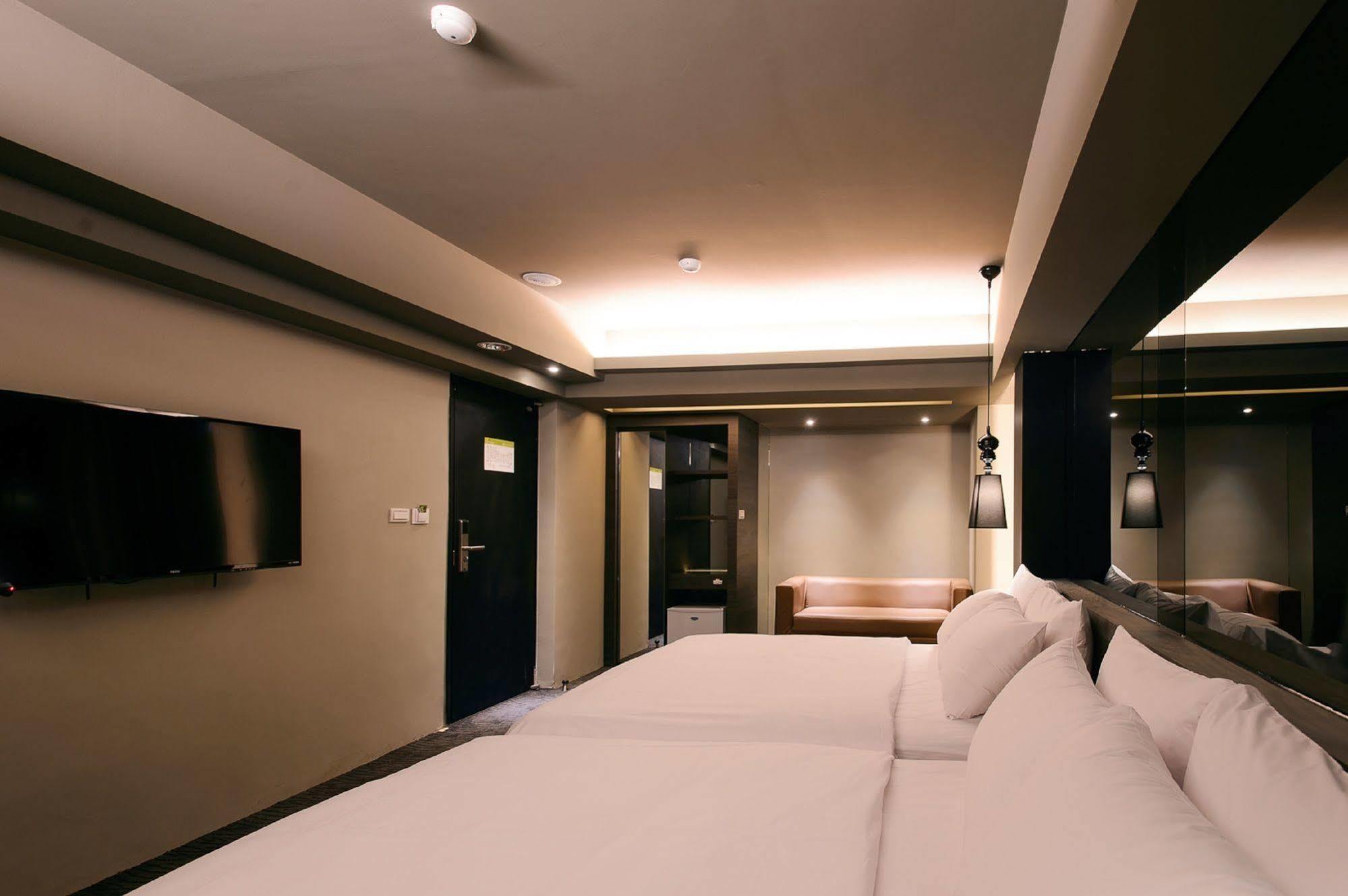 Kiwi Express Hotel - Jiuru Rd Kaohsiung Bagian luar foto