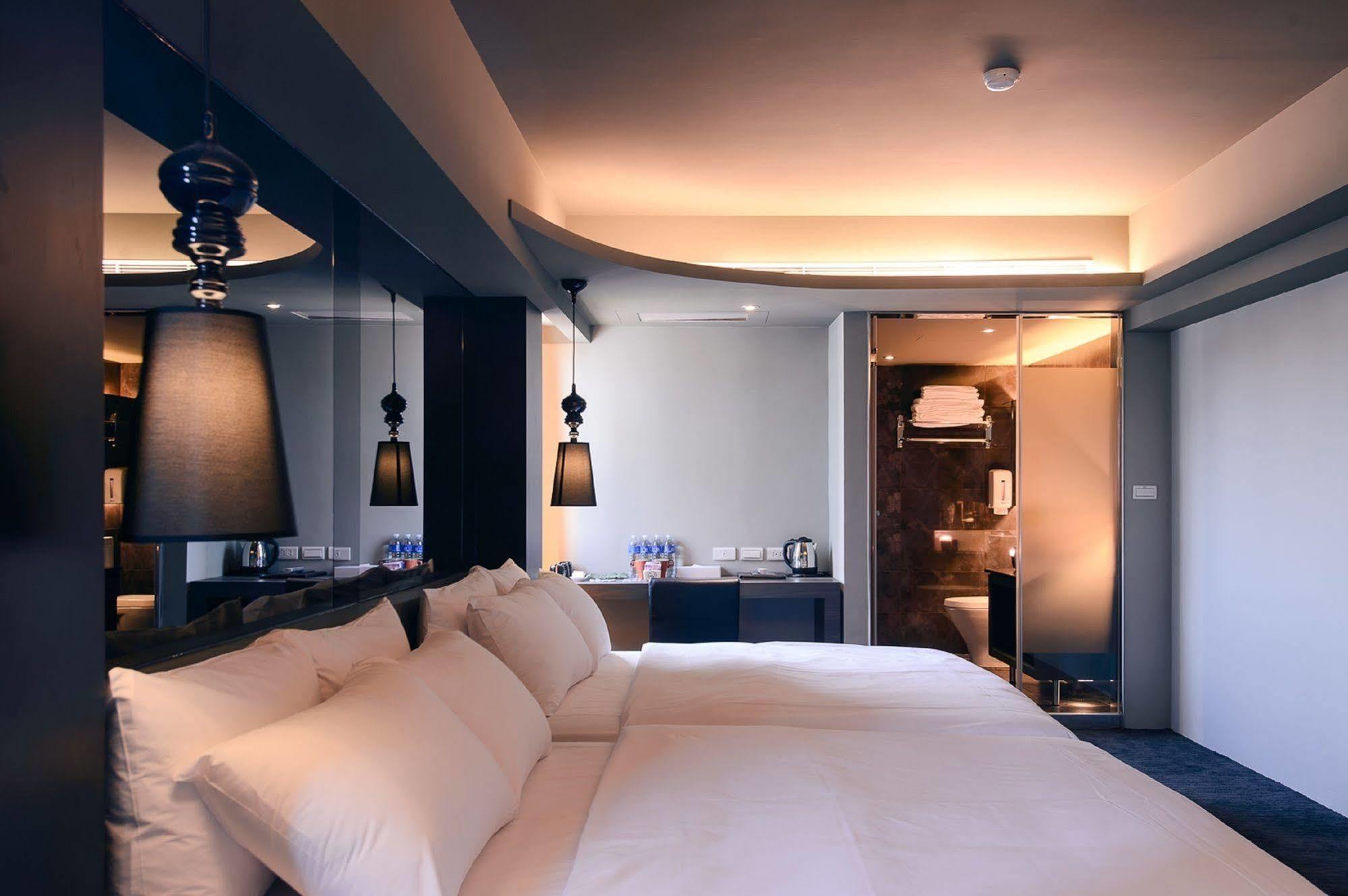 Kiwi Express Hotel - Jiuru Rd Kaohsiung Bagian luar foto