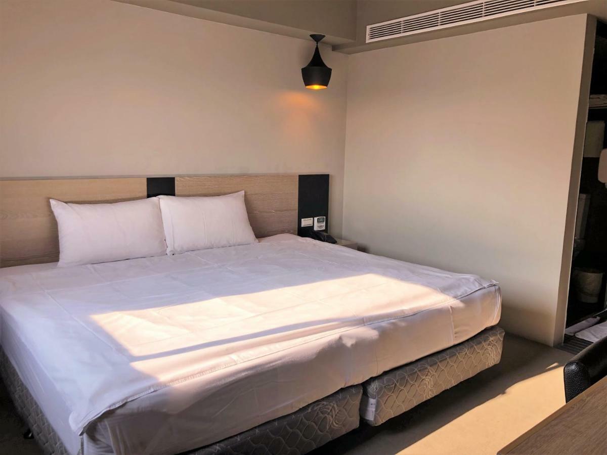 Kiwi Express Hotel - Jiuru Rd Kaohsiung Bagian luar foto